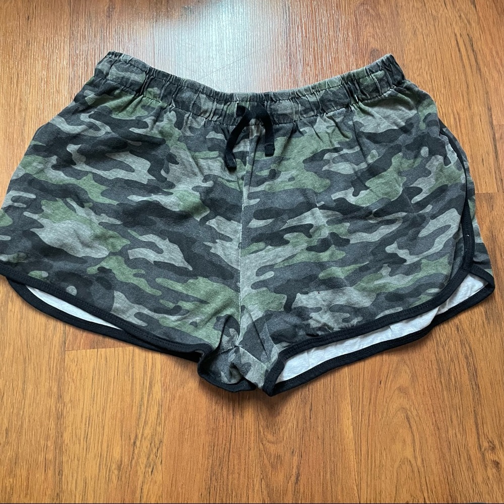 Camo shorties